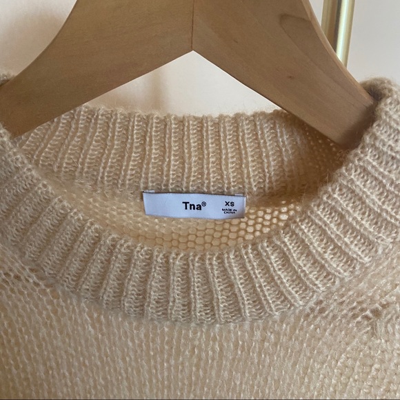 SOLD Aritzia beige Utica sweater crewneck cropped - Picture 4 of 5